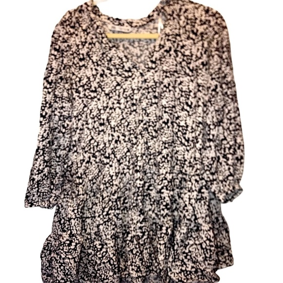 Zara Dresses & Skirts - Zara V Neck Short Shirt Dress Ruffle black white